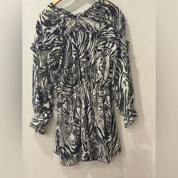 Topshop Size 10 ruffle v neck mini dress in tiger print Black and White - Picture 8 of 9
